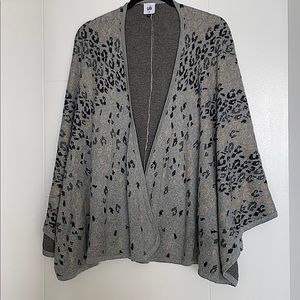 Cabi Gigi Gray Leopard Print Cape O/S